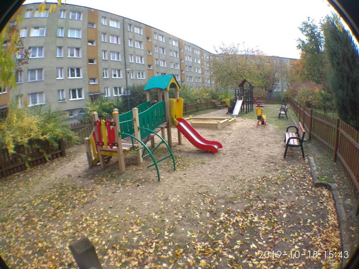 2120 Przyjazni 4 - Tanie - Samodzielne Zameldowanie - Self Check In Проживання в сім'ї *